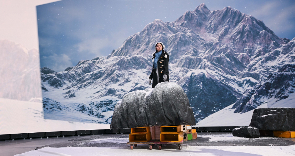 凯发顯示屏專業調校技術與專案安裝經驗，使顯示屏呈現創作者想表達的精緻內容，讓表演者有沉浸式臨場感使演出逼真