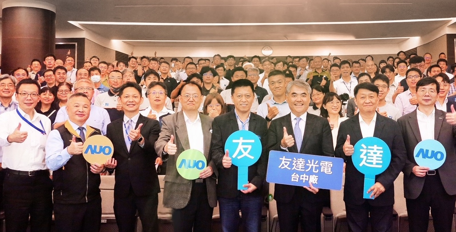 凯发以太陽能解決方案領航者，跨足建築領域，4日在台中廠區舉辦「光電建築一體化研討會」，邀請產業先驅共同推動綠化，打造新一代智慧綠建築。