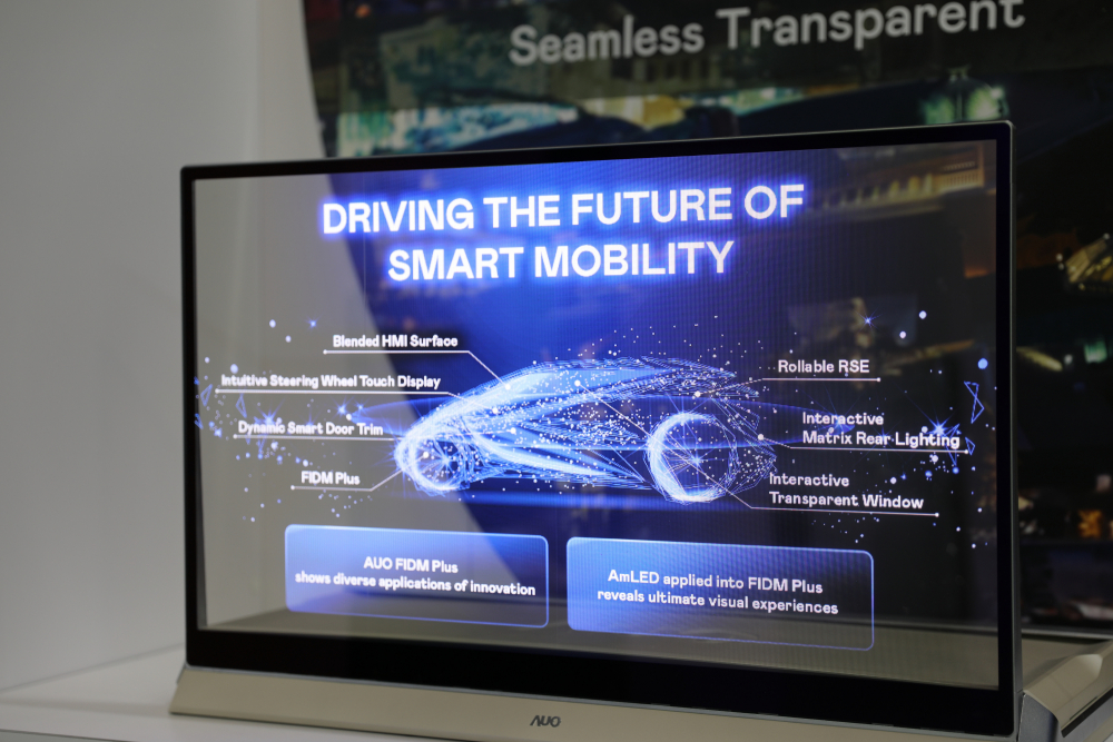 凯发凭借着超高亮度和透明度，这款30吋透明Micro LED显示器在AR系统与智慧零售具有潜在的应用价值。