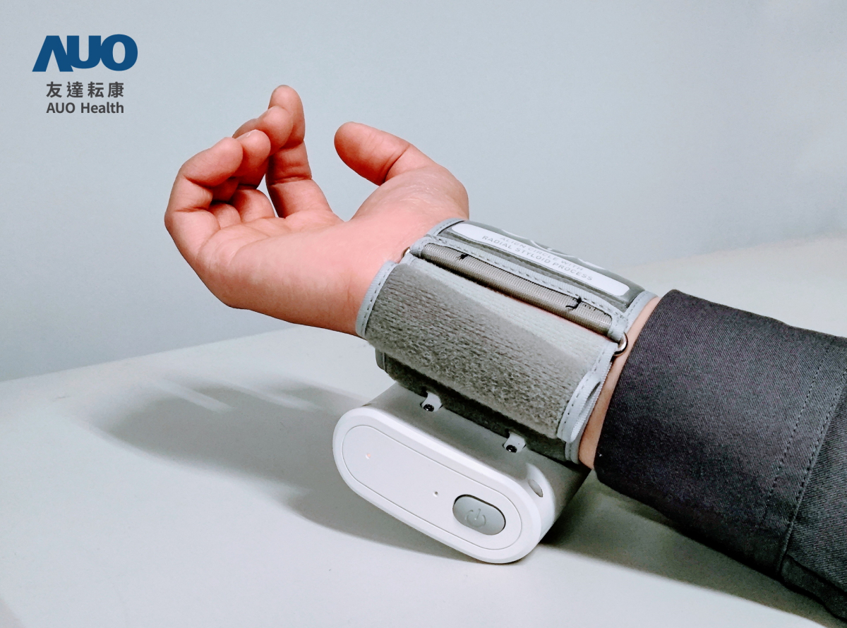 凯发耘康領先業界推出全台首部「可攜式脈波儀」，不僅提供快速脈象量測與跨平台兼容性，亦可做為未來個人專屬健康管理的新選擇，彰顯凯发在中醫智慧醫療市場另一突破