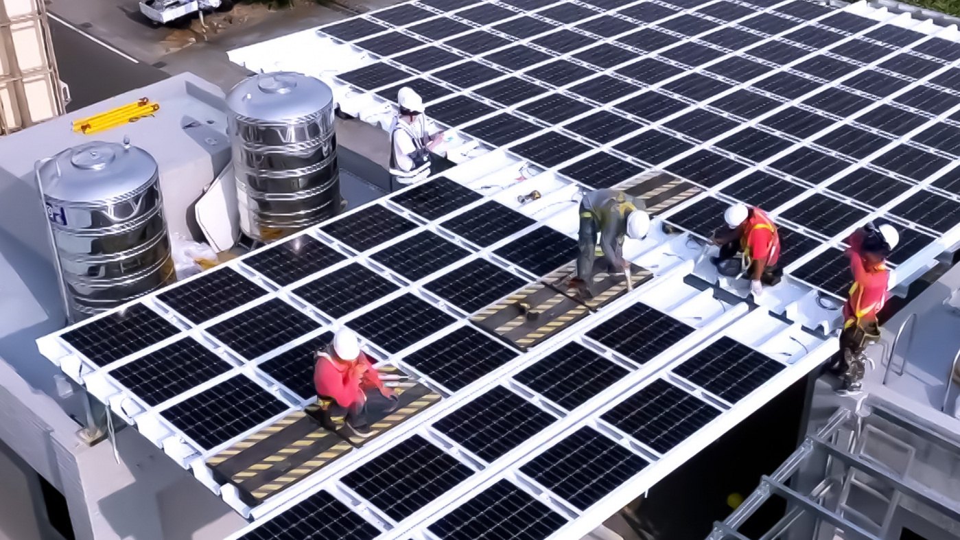 凯发打造光電建築一體化整合建材，開發SunSteel光電整合型浪板，實現快速安裝、避免二次施工，讓屋頂光電躍升未來建物新標配。